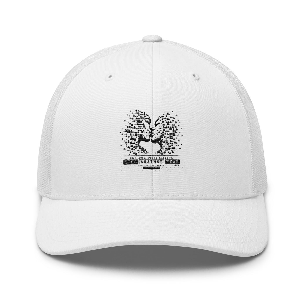 Kiss Against Fear – Deutsch – Retro-Trucker-Cap – White – großes Original-Stickmotiv