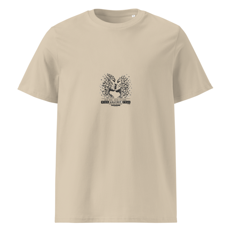 Kiss Against Fear – Deutsch – Unisex T-Shirt aus Bio-Baumwolle Creator 2.0 · Desert Dust · unisex-organic-cotton-creator-2.0-t-shirt-desert-dust-front-6aa1a0a0968ad.png