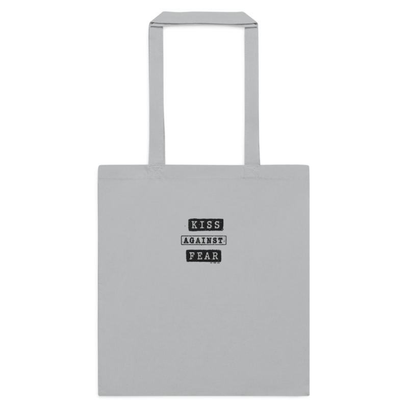 Kiss Against Fear – Deutsch – Baumwolltasche mit langen Henkeln · Light Grey · cotton-color-tote-bag-light-grey-front-6aa24d664d319.png