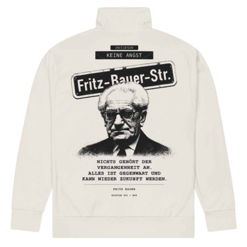 KA Studio Batch P801 – Fritz Bauer – Recycelte Unisex-Trainingsjacke mit Allover-Druck – Rückansicht mit zentriertem Motiv