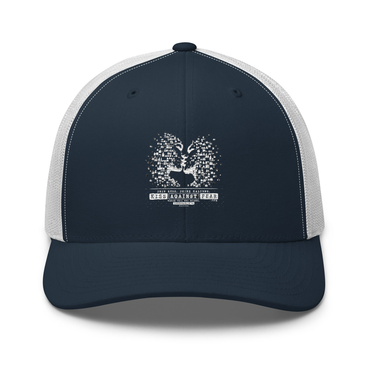 Kiss Against Fear – Deutsch – Retro-Trucker-Cap – Navy/ White – großes Original-Stickmotiv