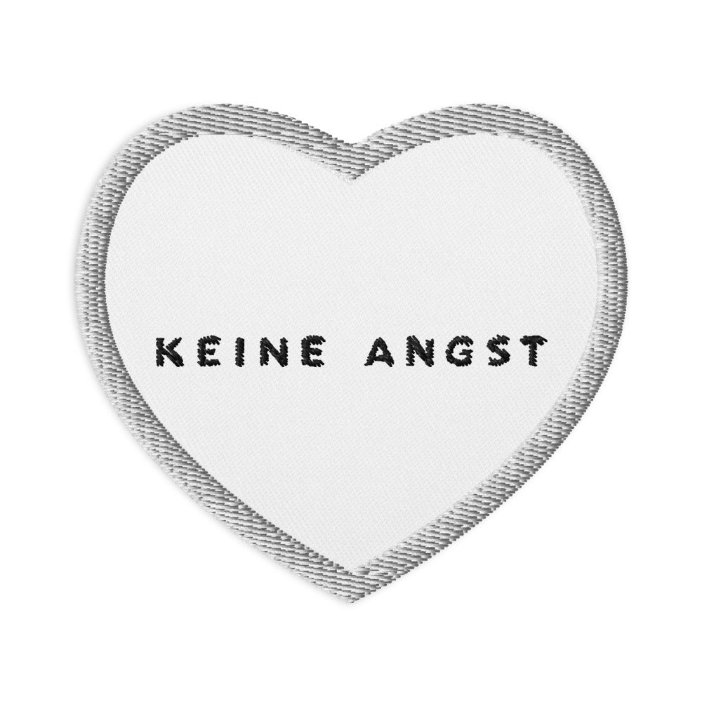 KA Studio Color P516 – White / Heart - 3.1″×2.8″ / V15571 – Vorderansicht | Originalmotiv | Artwork COLLAGE v3