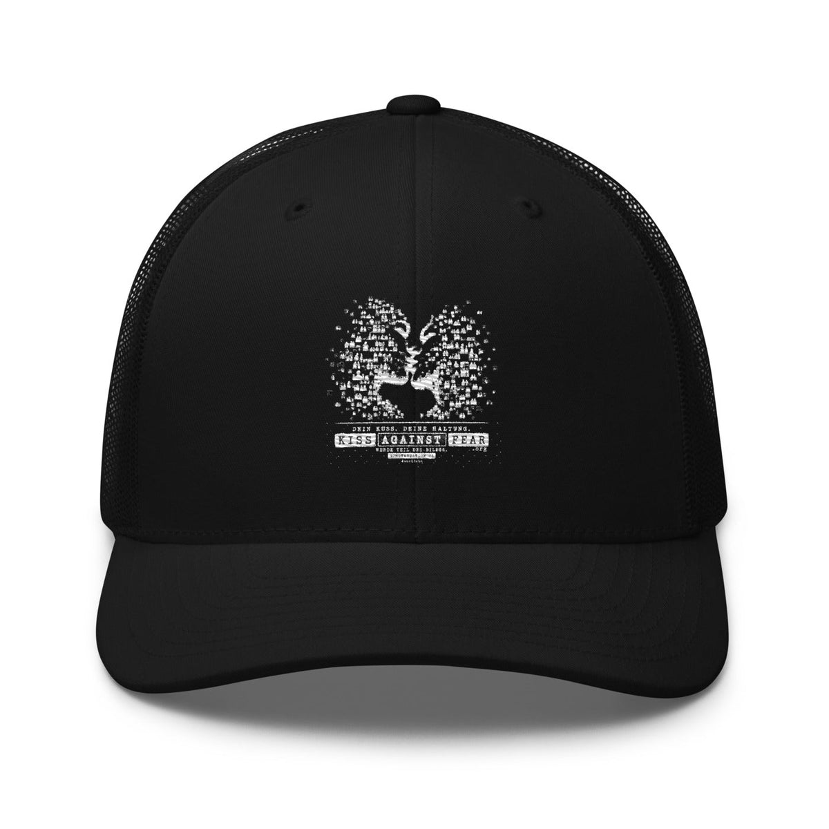 Kiss Against Fear – Deutsch – Retro-Trucker-Cap – Black – großes Original-Stickmotiv