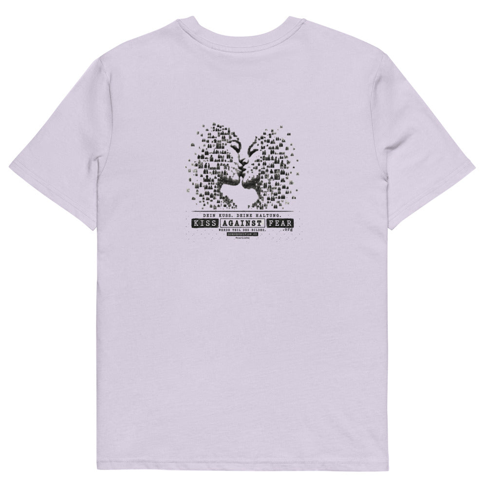 Kiss Against Fear – Deutsch – Unisex T-Shirt aus Bio-Baumwolle Creator 2.0 – Lavender – Rückansicht | Originalmotiv