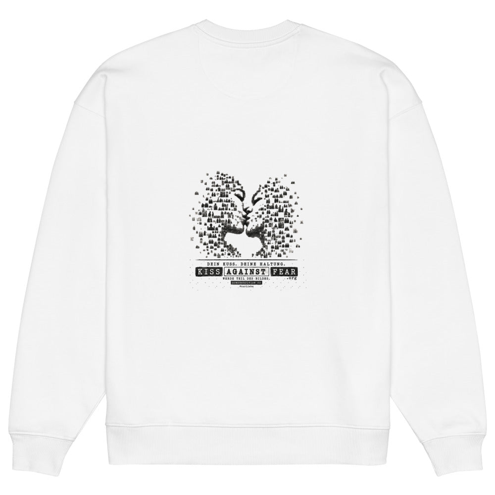 Kiss Against Fear – Deutsch – Oversized Unisex Bio-Pullover – White – Rückansicht | Originalmotiv
